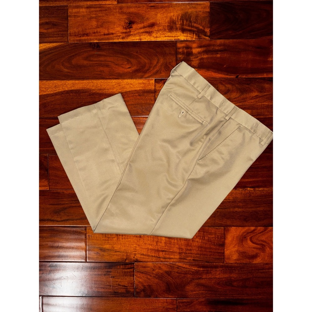 Van Heusen Traveler Dress Pants Mens 38x28 Tan Excellent Wrinkle Resistant Khaki